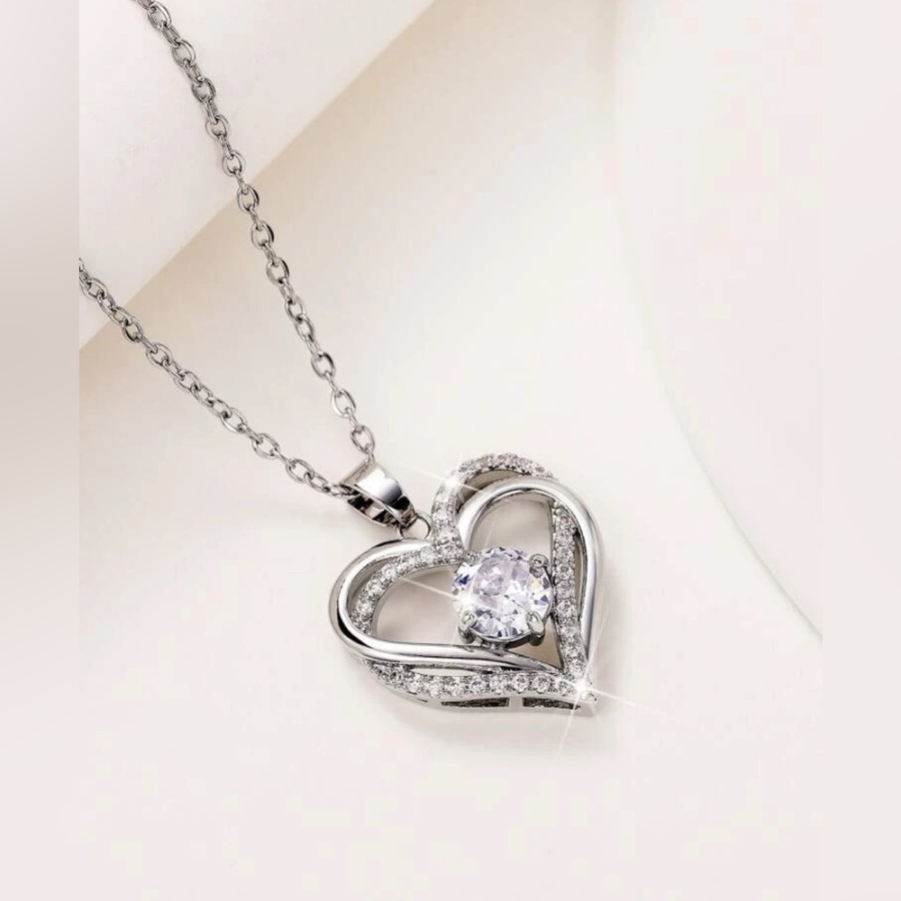 🌹 Cubic Zirconia Silver tone‎ Heart Necklace - Picture 2 of 5